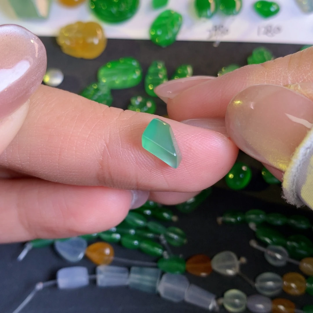 翡翠裸石8.84-4.93-4.02