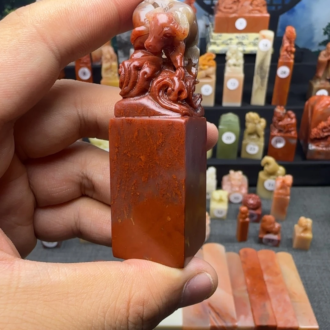 寿山石印石芙蓉水洞2.4公分牛气冲天