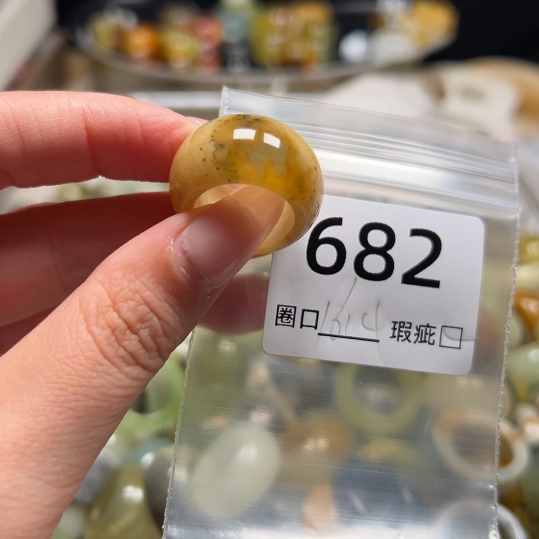 千***）蛇纹石玉未镶嵌戒指