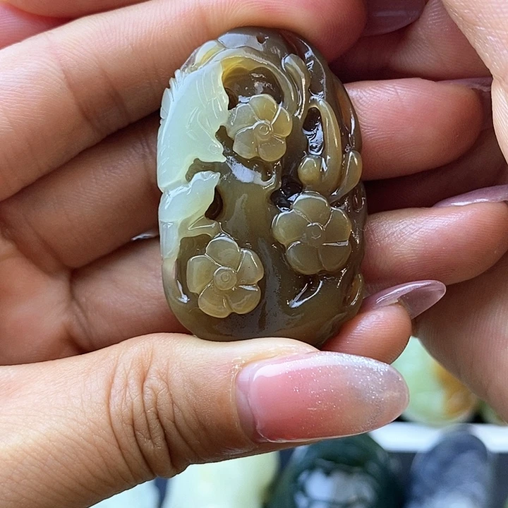 和田玉未镶嵌颈饰