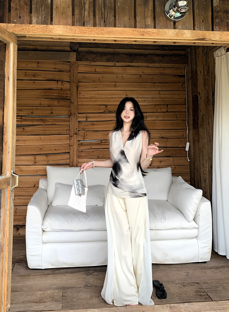 新中式马甲薄款显瘦V领背心上衣+白色宽松显瘦多褶阔腿裤