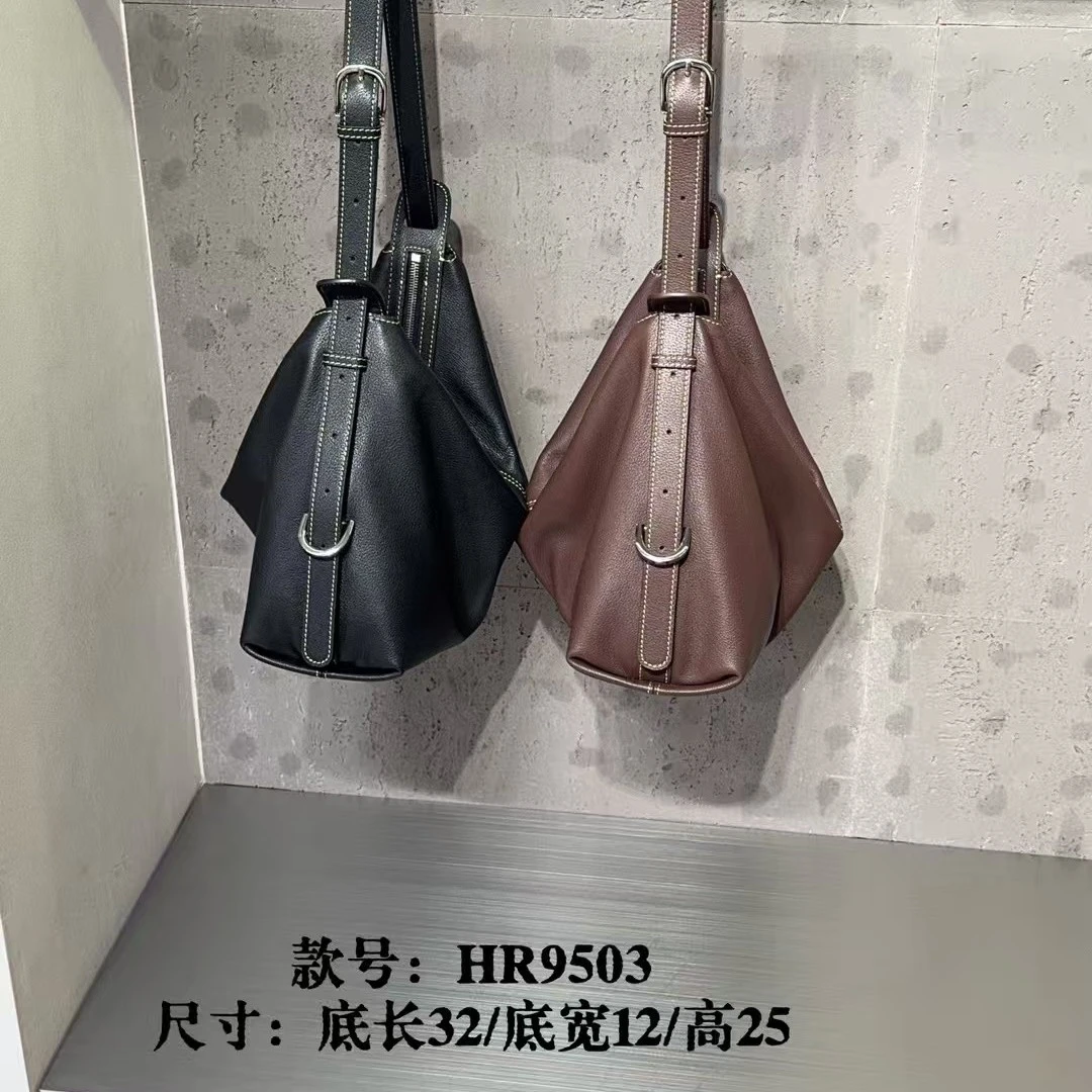 新款时尚真皮女士黑色休闲小众斜挎包包百搭牛皮肩包腋下简约