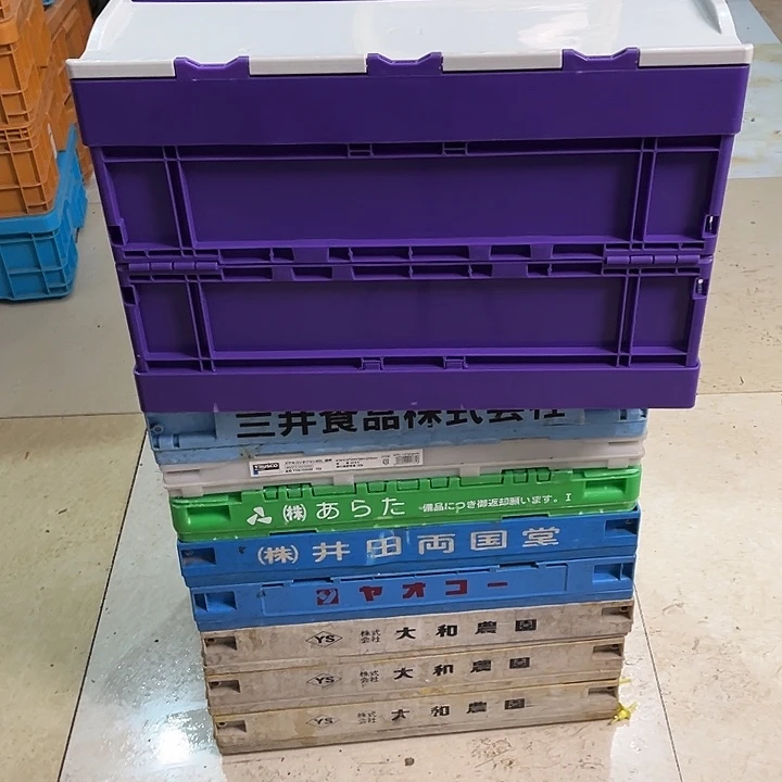 齐***腚厚款带盖子箱子一个