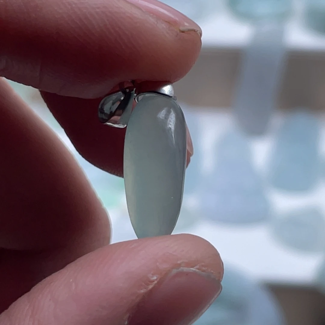 岗***岗翡翠未镶嵌颈饰福瓜