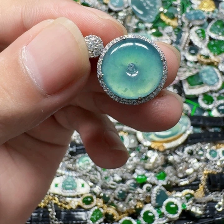 翡翠未镶嵌颈饰天然A货翡翠放漏