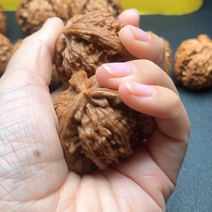 甜***哥核桃43尺白狮子拼接三棱