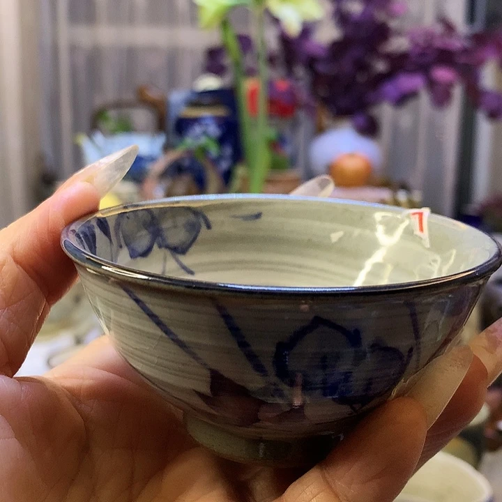 器物的色彩搭配起来很漂亮