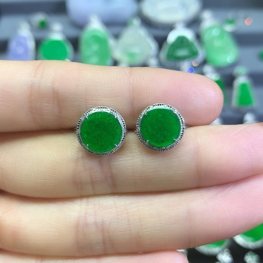 翡翠18K金镶嵌颈饰吊坠