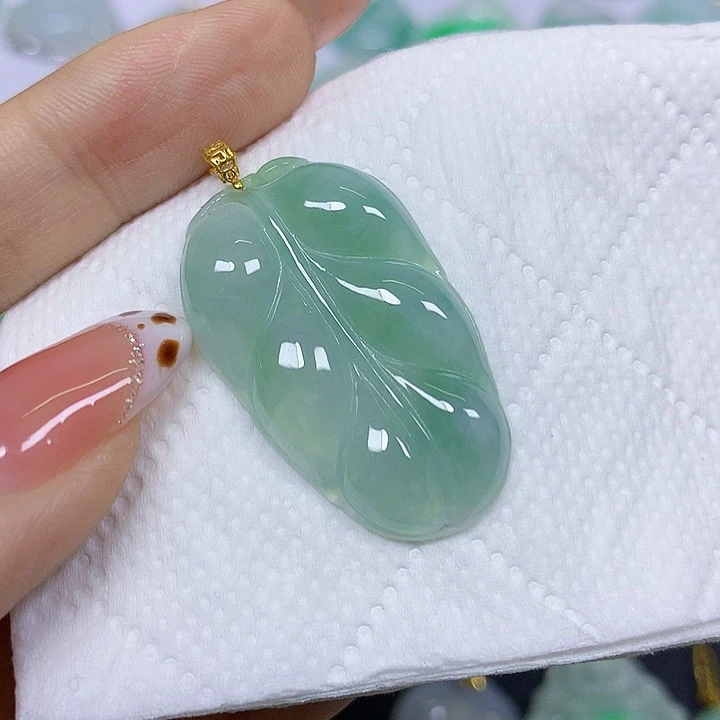 翡翠18K金镶嵌颈饰挂件