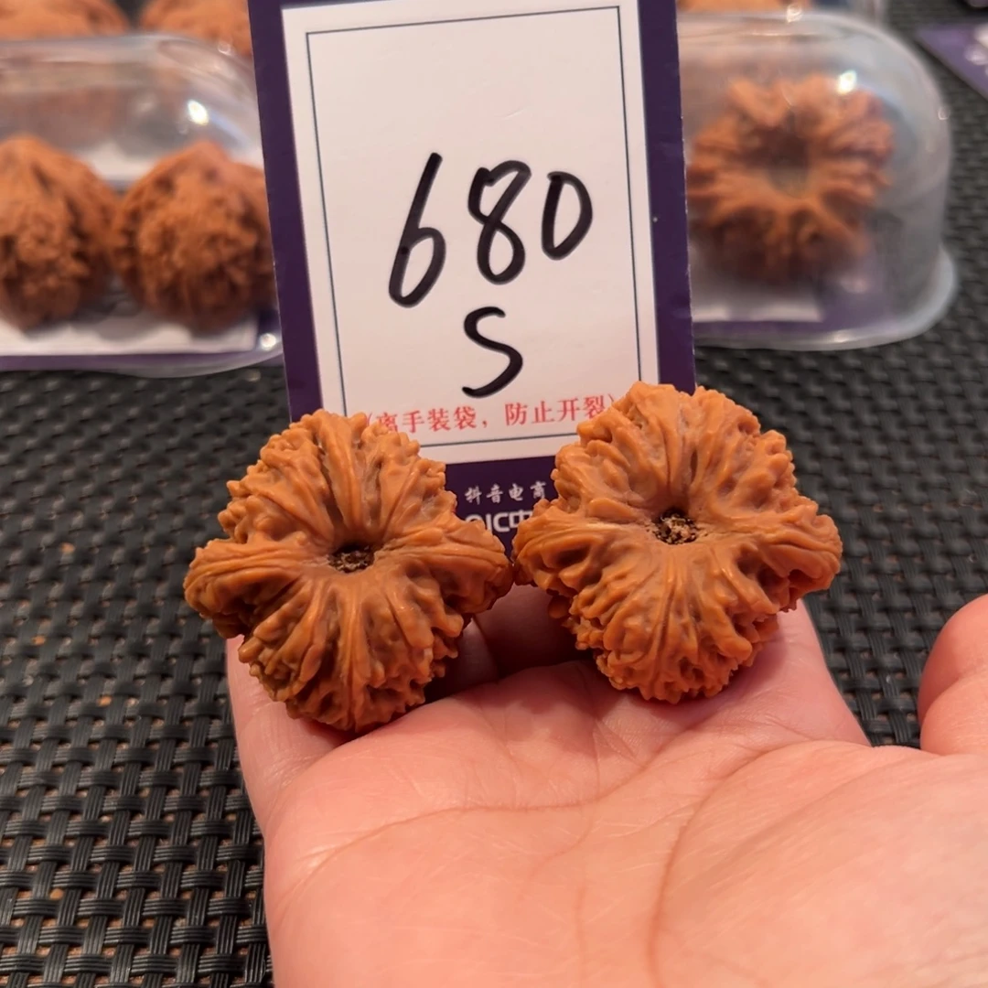 小***家把件文玩核桃680号凹底南疆石