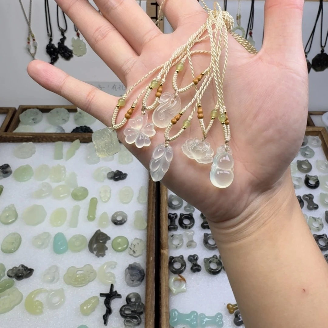 蛇纹石玉未镶嵌吊坠