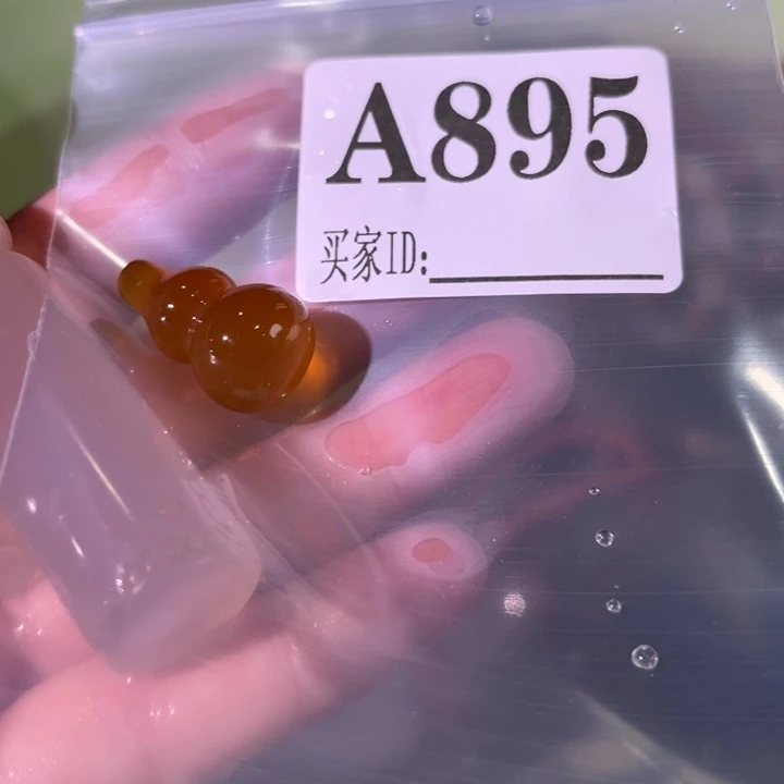 李***L玛瑙/玉髓颈饰未镶嵌