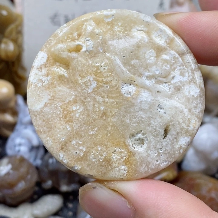 颈饰未镶嵌硅化珊瑚（珊瑚玉）有瑕