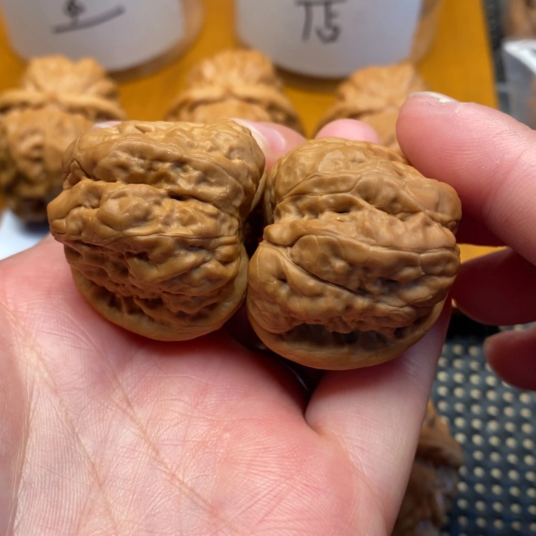 竹***士文玩核桃把件边34左右