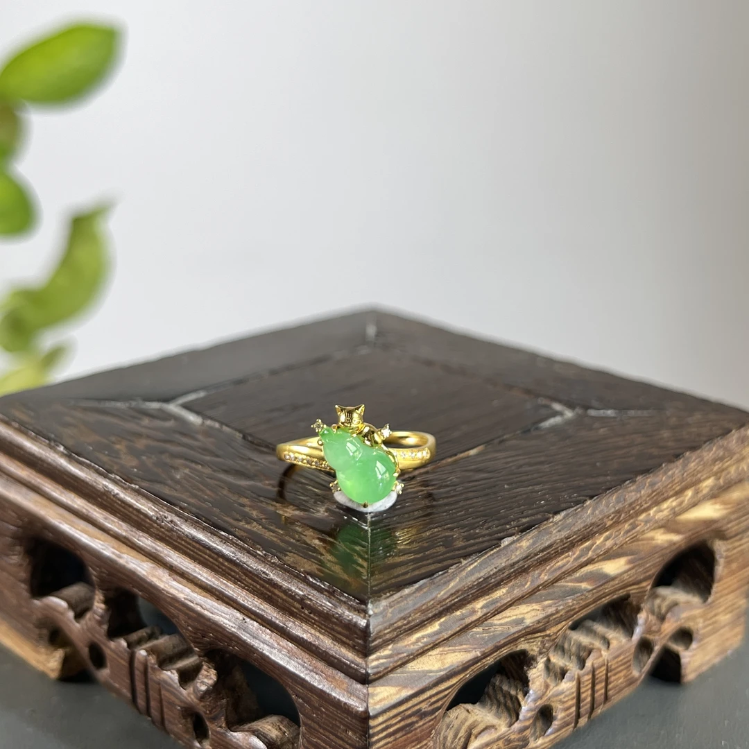 JTB03-121  天然缅甸A货翡翠  18K含钻镶嵌葫芦戒指15#