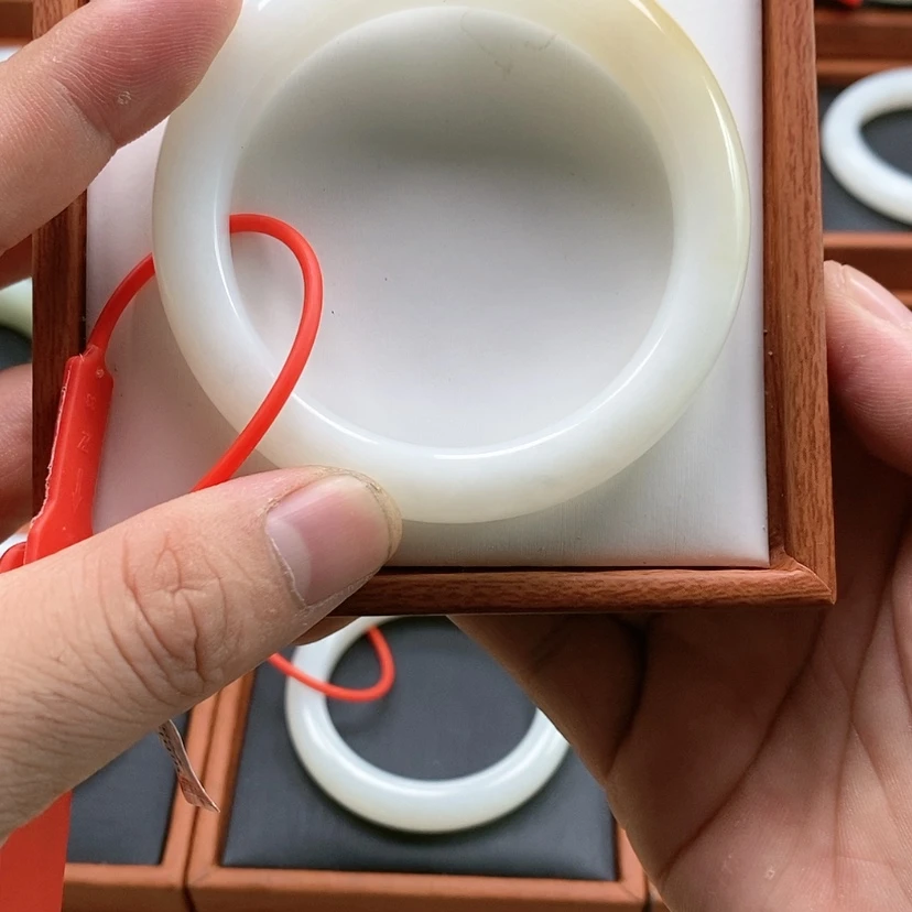 【闪购商品】未镶嵌手镯和田玉