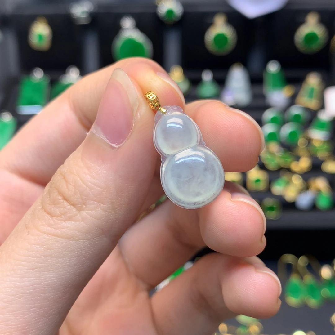 翡翠未镶嵌颈饰有纹裂