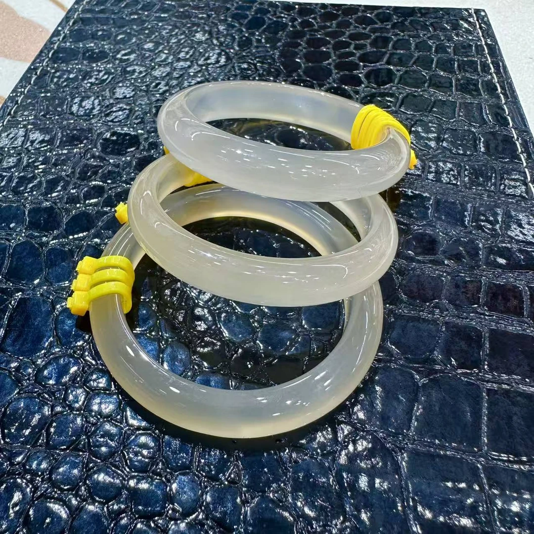 《小猪甄选》天然玛瑙玉髓香槟金手镯多样性发其一