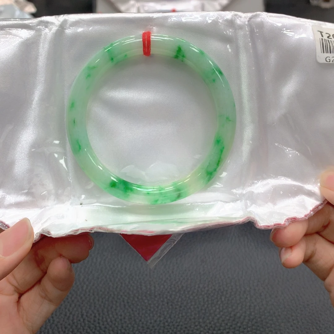 翡翠未镶嵌手镯翡翠