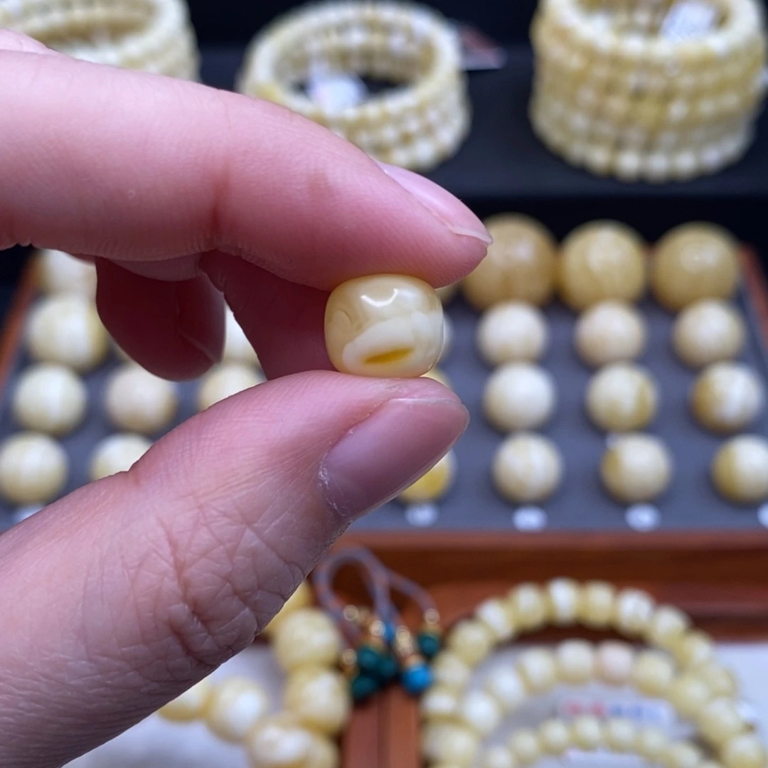 蜜蜡未镶嵌珠宝奇石10.5*9.4