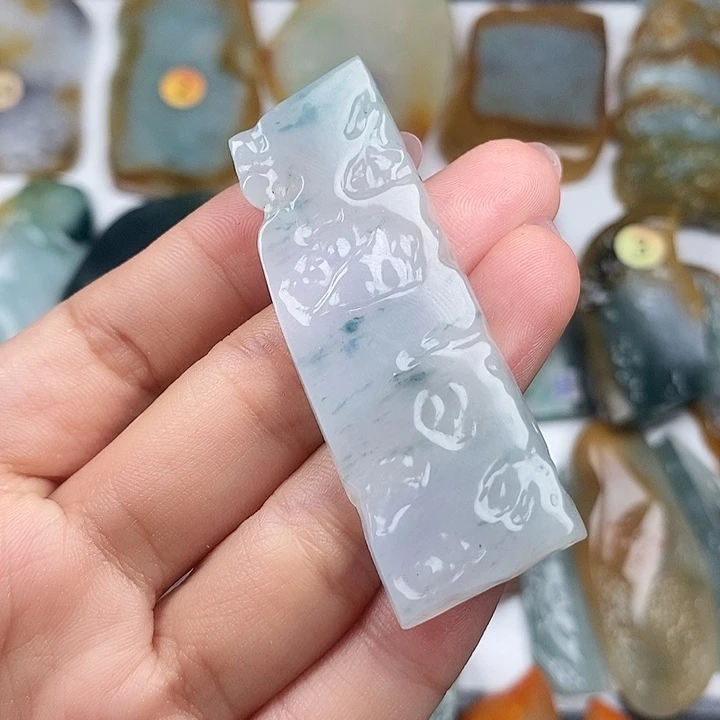 颈饰未镶嵌翡翠天然