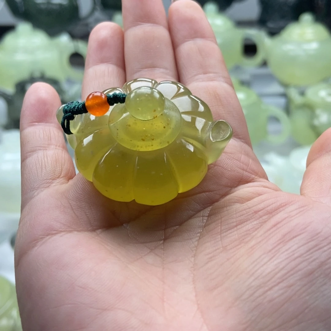 蛇纹石玉未镶嵌壶