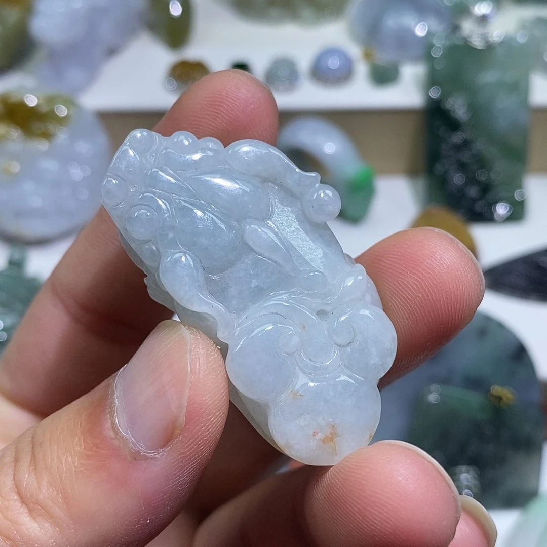 翡翠未镶嵌颈饰貔貅