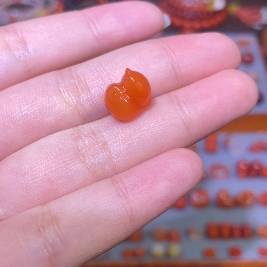南红玛瑙未镶嵌趴趴猫柿子红