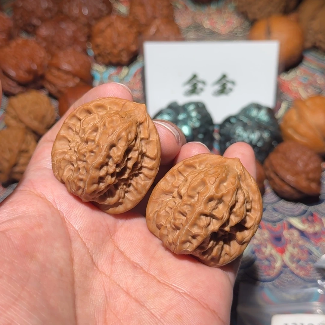 核桃把件1310白蛇谷，尺寸38 36 38