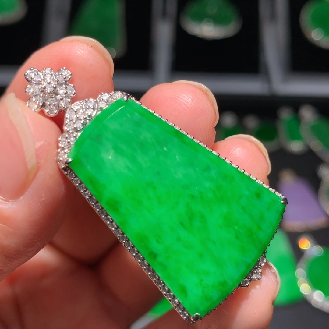 翡翠颈饰18K金镶嵌翡翠