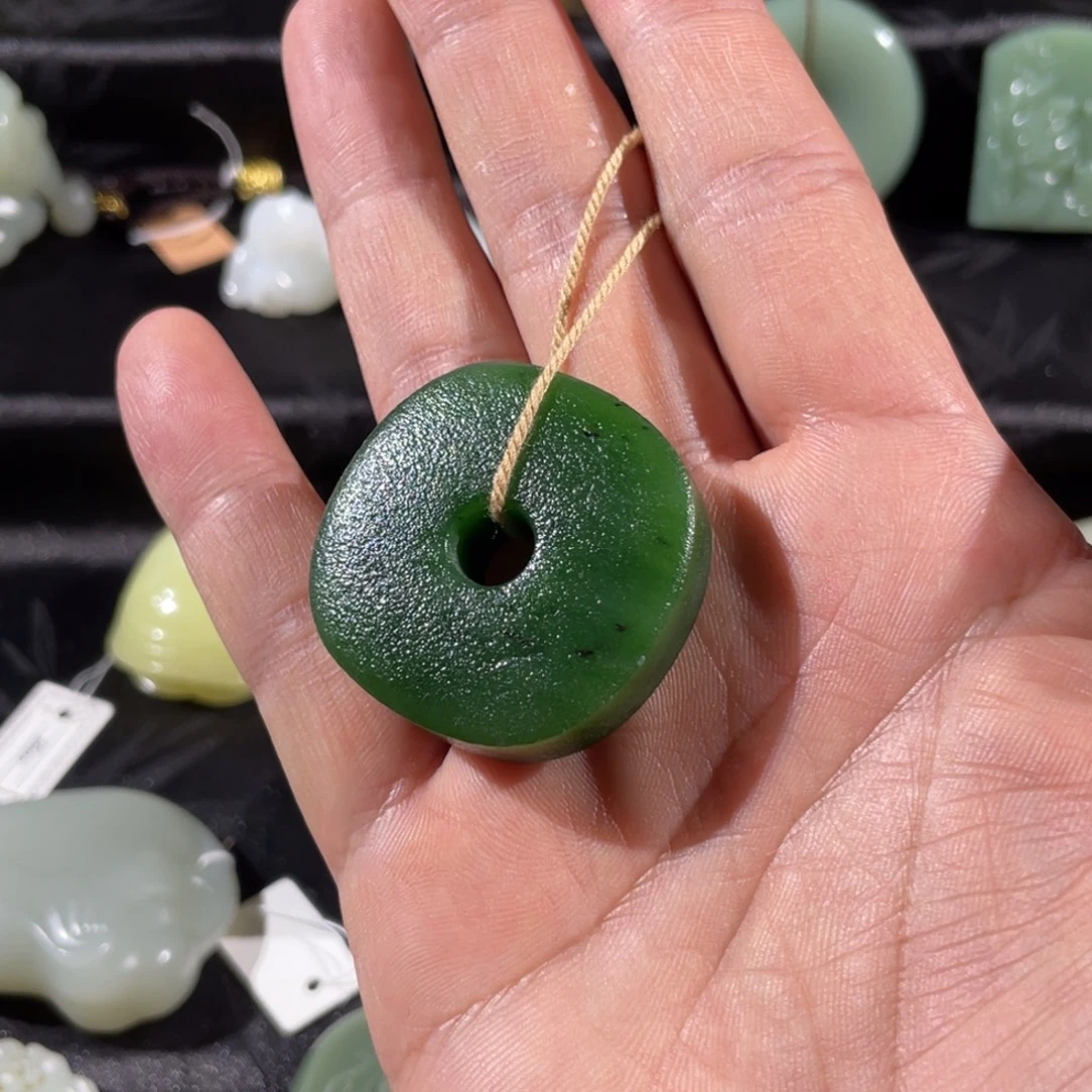 小***吒和田玉未镶嵌颈饰