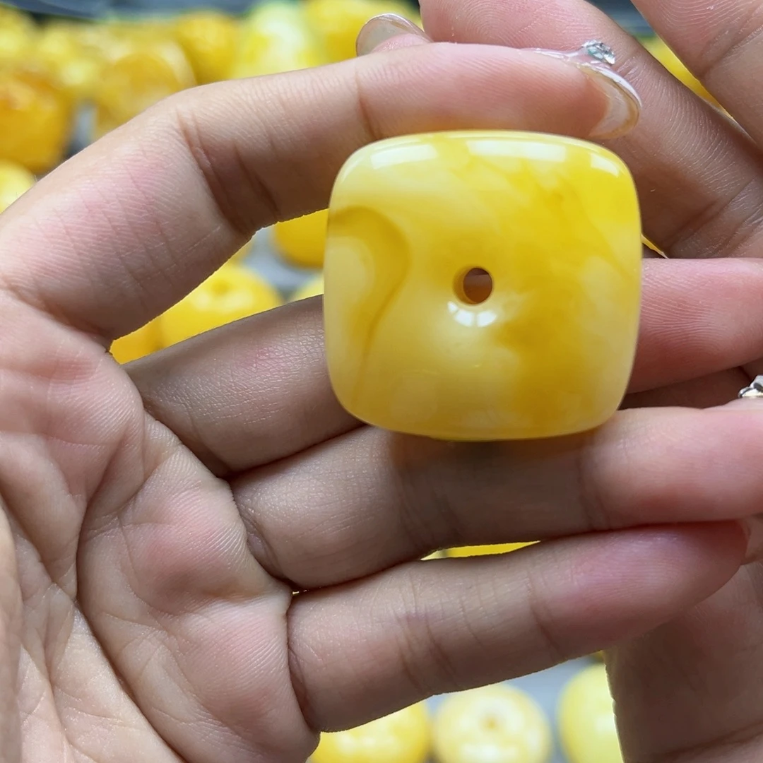 蜜蜡未镶嵌珠宝奇石