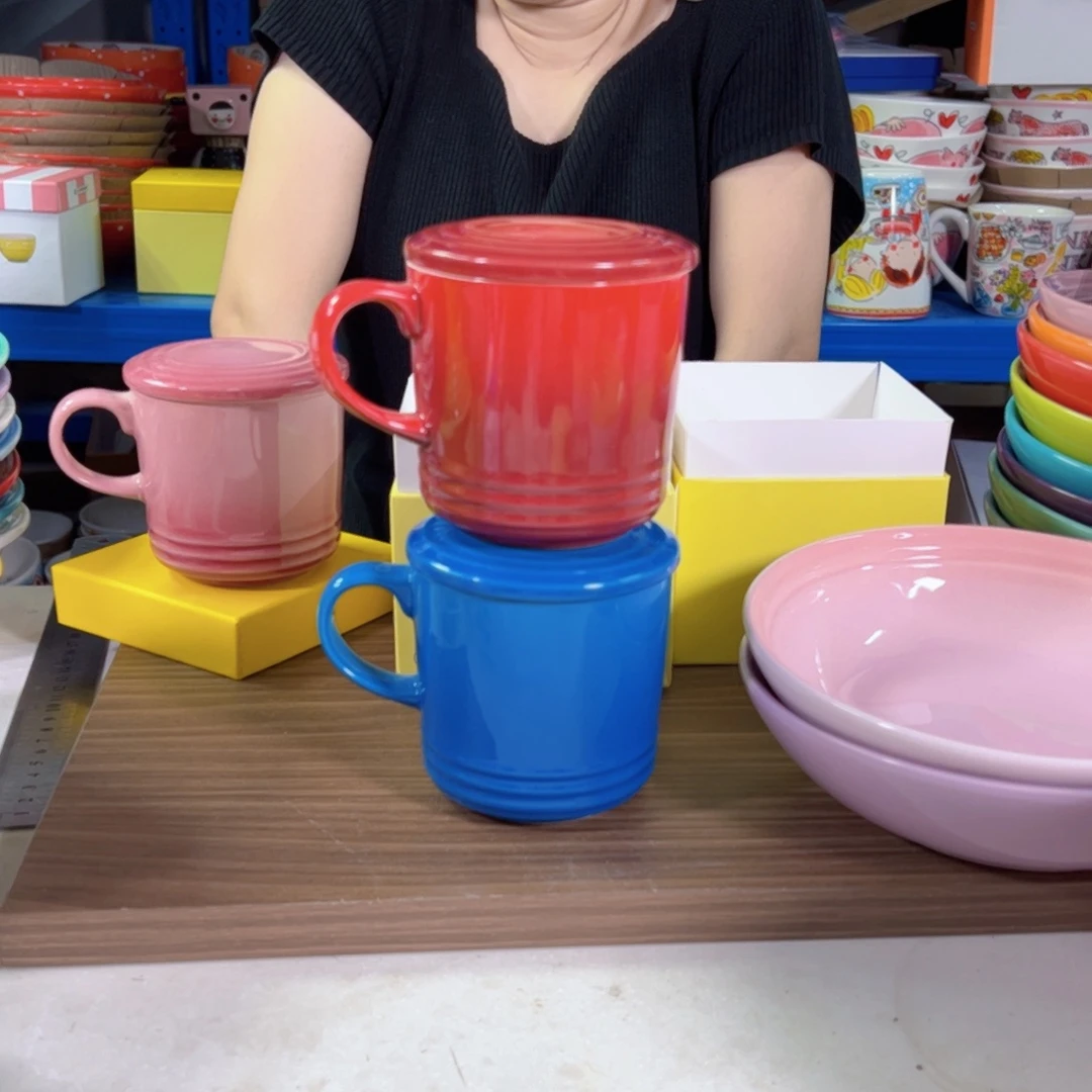 陶瓷红色加蓝色带盖bei