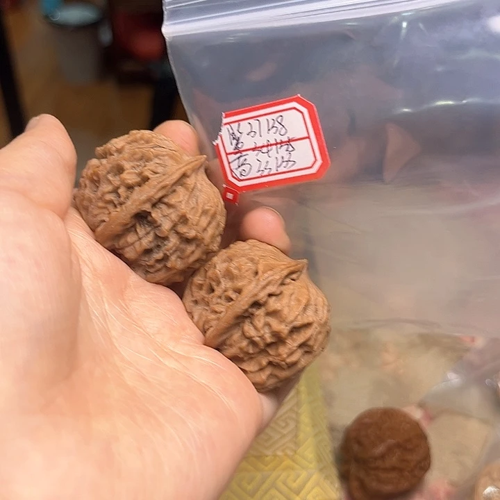 文玩核桃吊坠非嫁接元宝