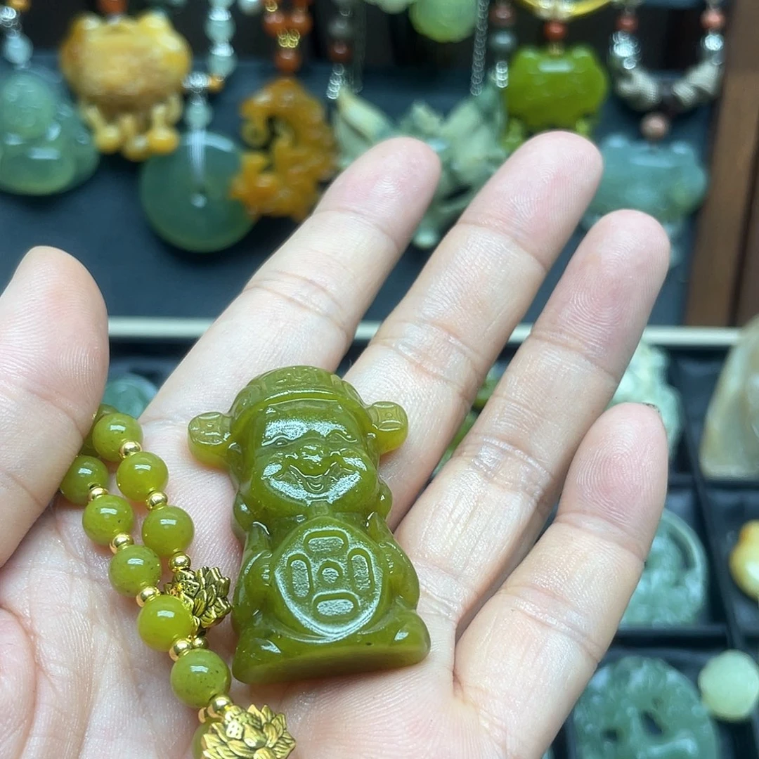 蛇纹石玉未镶嵌颈饰