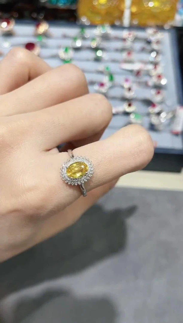 18K金镶嵌彩色蓝宝石戒指戴妃款 约1.20ct（黄色蓝宝石）