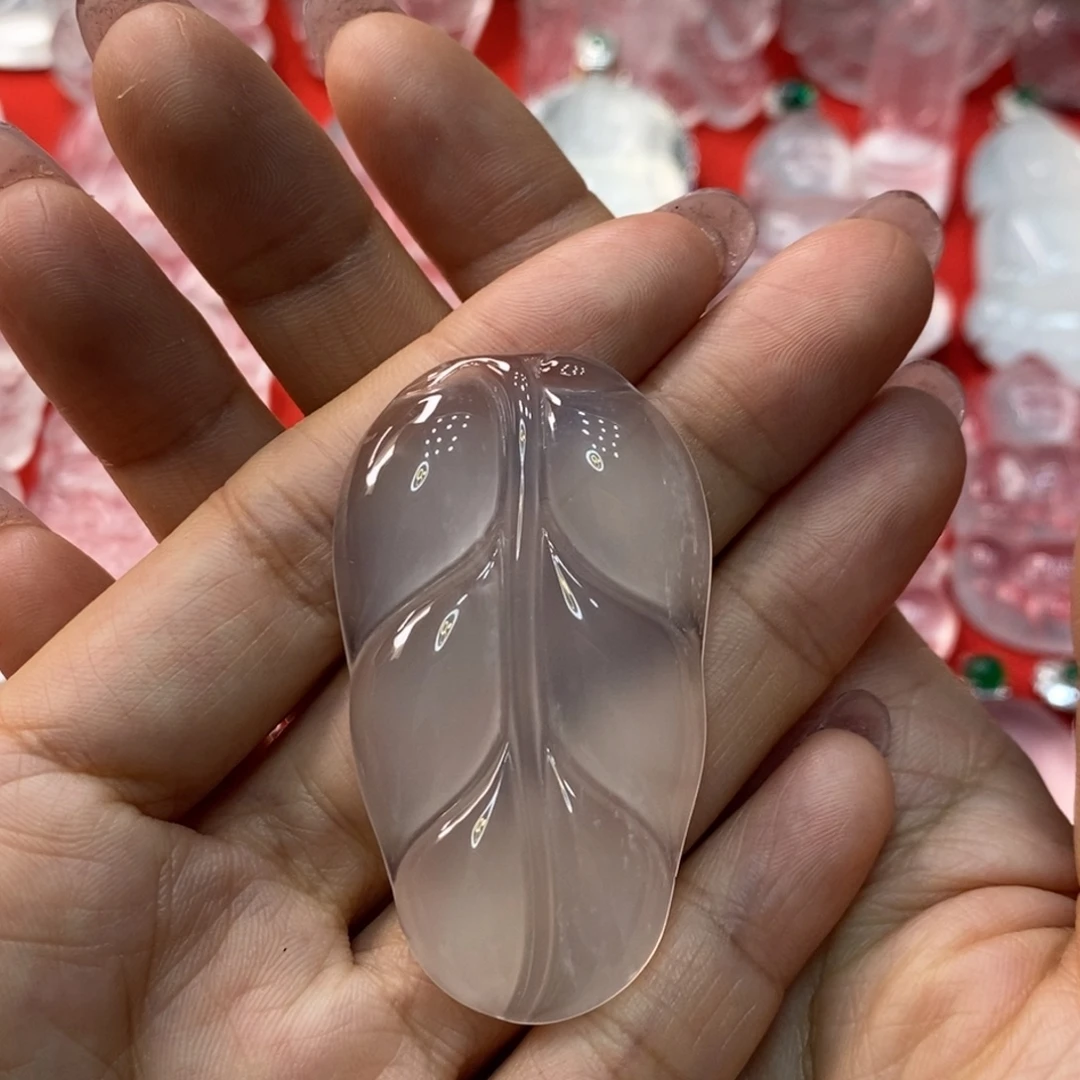 云***@石英质玉未镶嵌吊坠