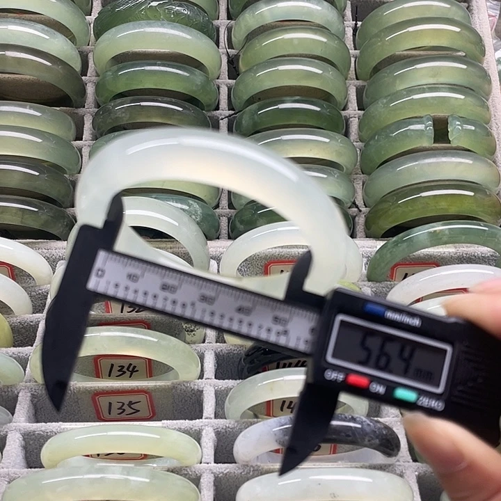 蛇纹石玉未镶嵌手镯135
