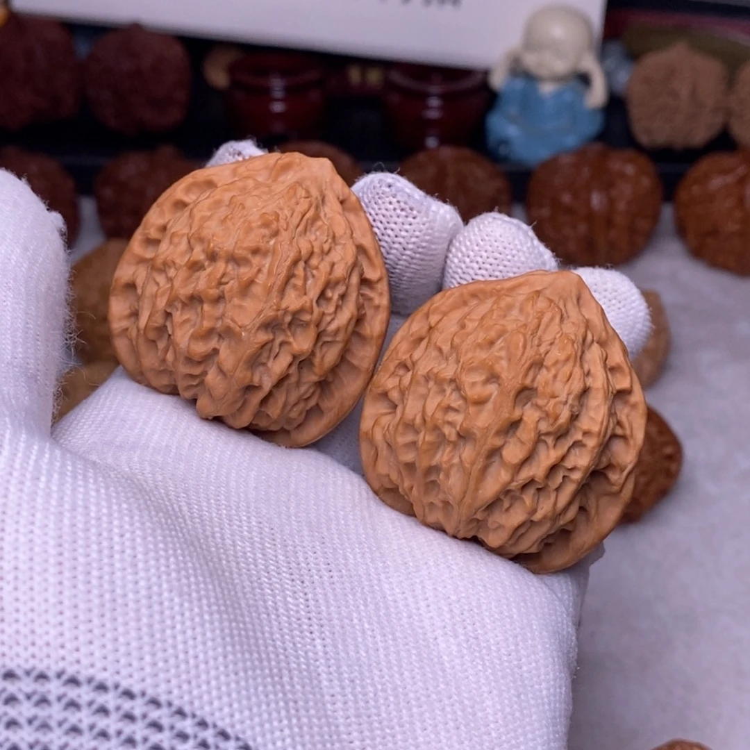 文玩核桃吊坠41 金牛