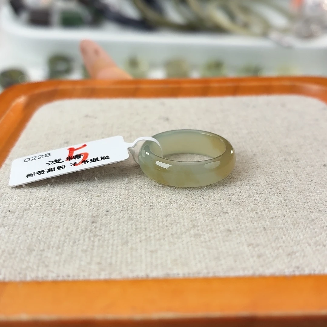 和田玉未镶嵌戒指s40蓝皮飘糖轮胎15.9不退换