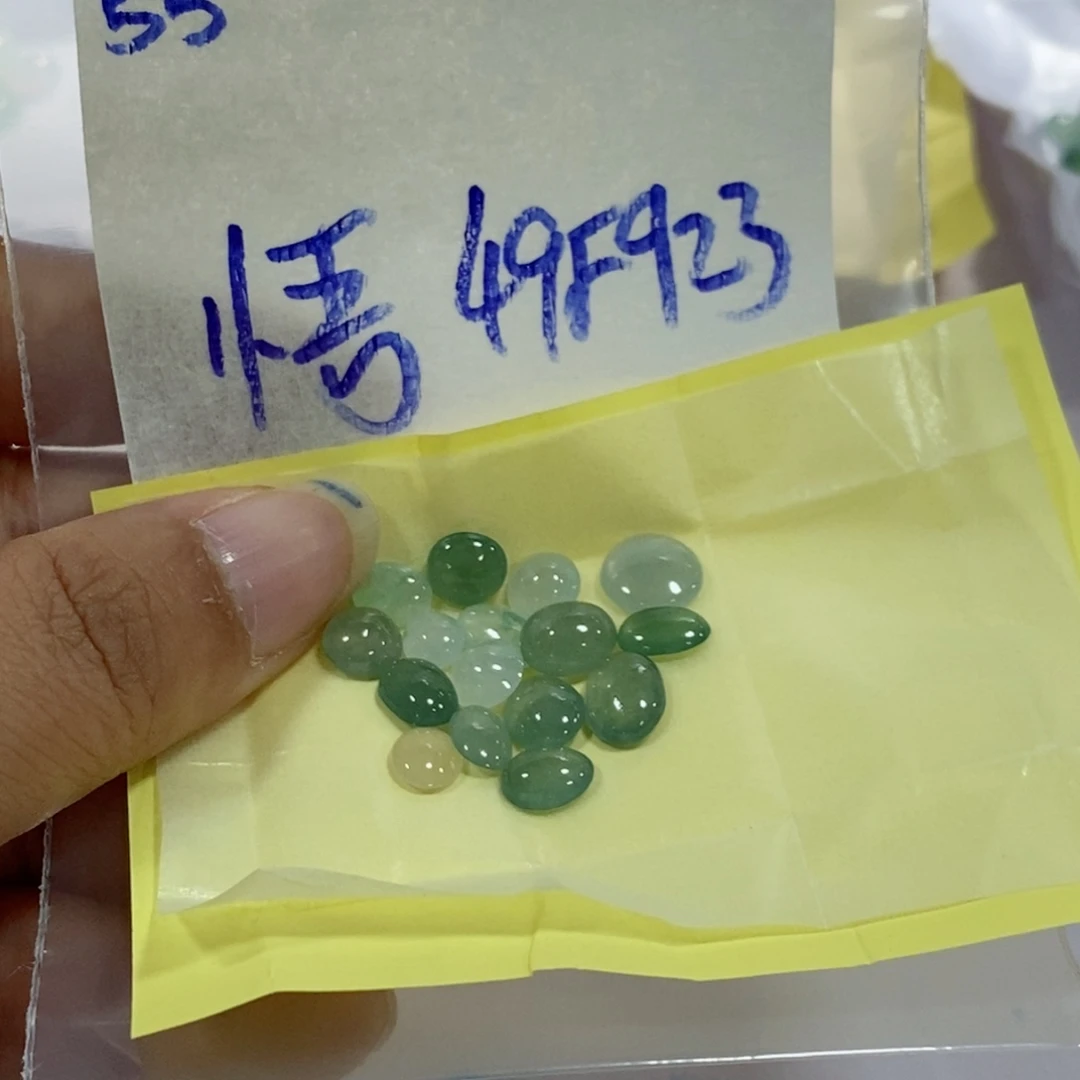 悟***…未镶嵌定制翡翠不