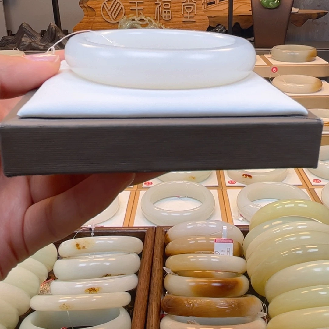 和田玉手镯未镶嵌13