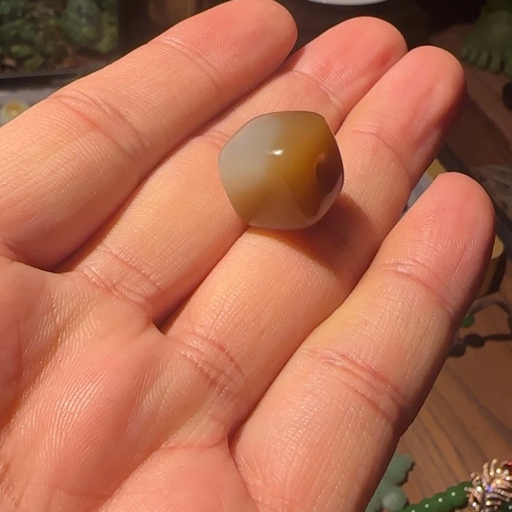 和田玉未镶嵌颈饰人****?