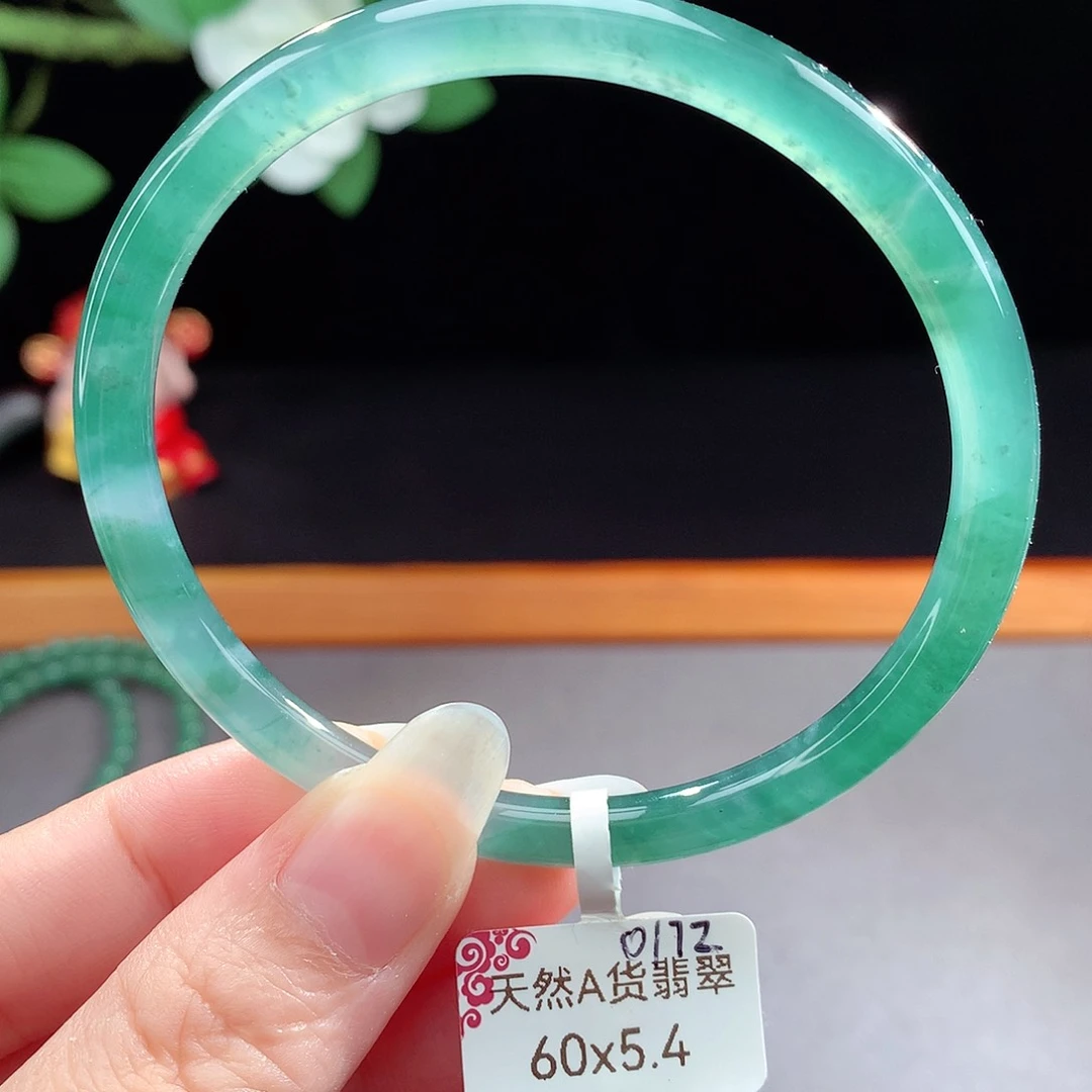 未镶嵌手镯（圆镯）翡翠