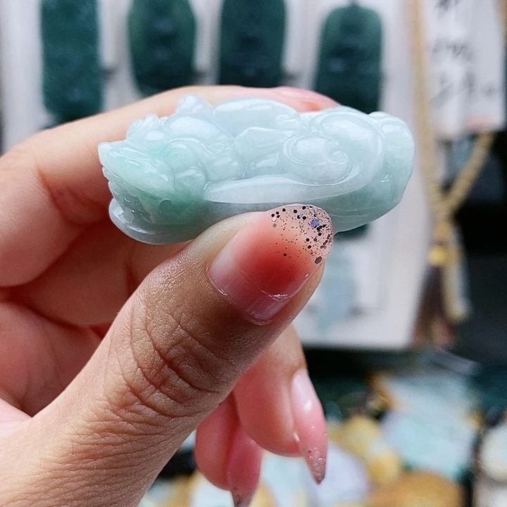 颈饰足铂镶嵌翡翠翡翠