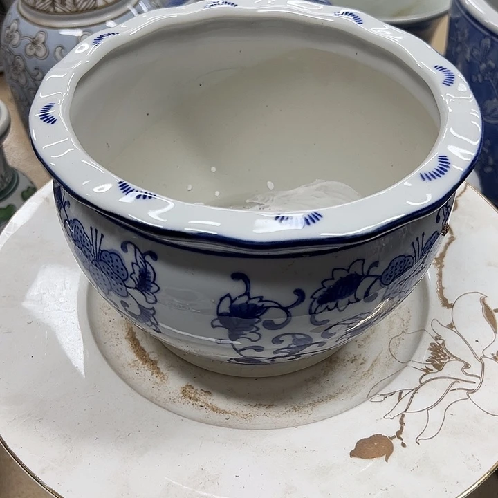 瓷片底有烈。烈盖。。。。。。。。。。。。。。