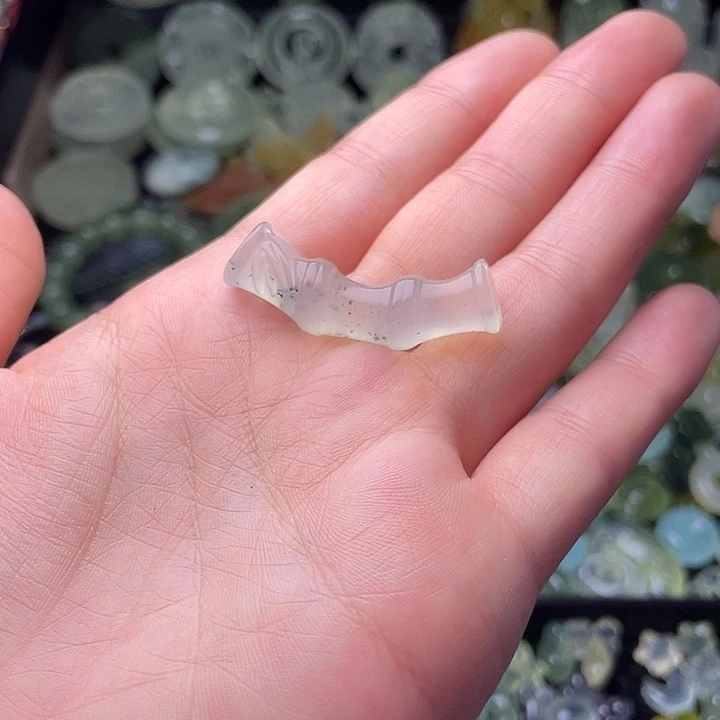 蛇纹石玉合金颈饰竹节