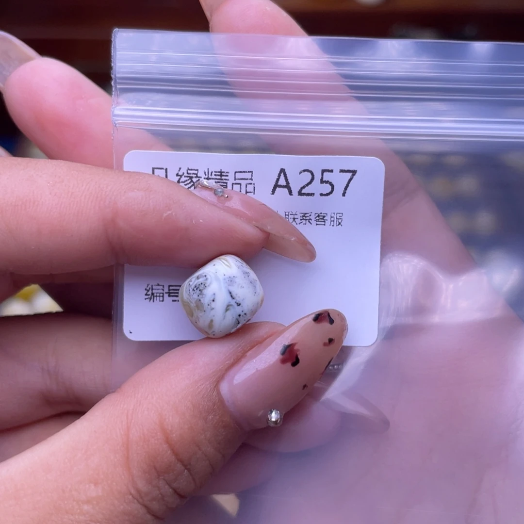 琥珀未镶嵌裸石琥珀