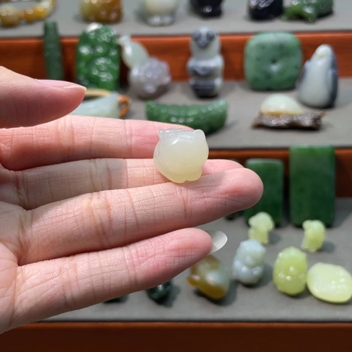 怀***号和田玉未镶嵌颈饰