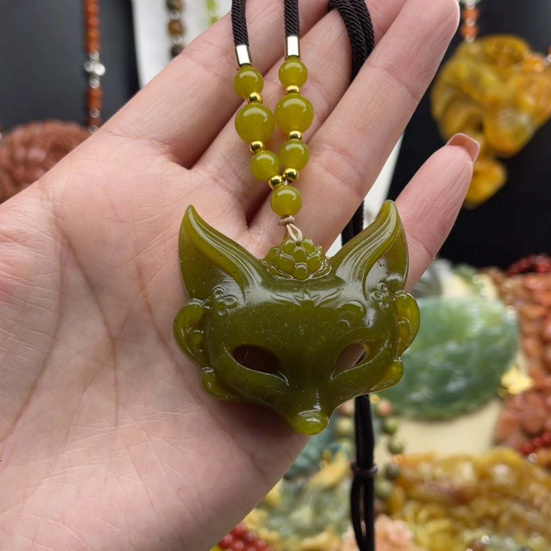 未镶嵌蛇纹石玉颈饰